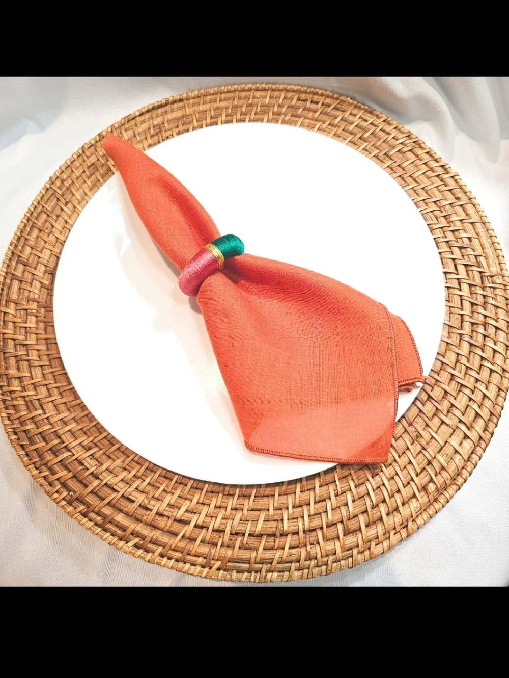 8 Kemp & Beatley Holiday Napkin Rings Green Red Gold thread . Christmas Vibe.